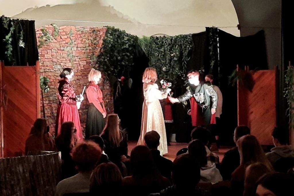 Theateraufführung: Die Nibelungen- eine Gaunerkomödie
