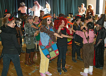 In der Aula herrschte ein ausgelassenes Treiben.