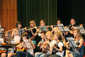 Die verschiedenen Ensembles musizieren auch gemeinsam.