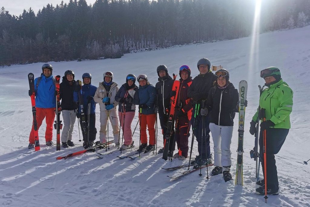 Kurzschwung statt Kreide: Lehrkräfte machen sich fit für den Schulskikurs