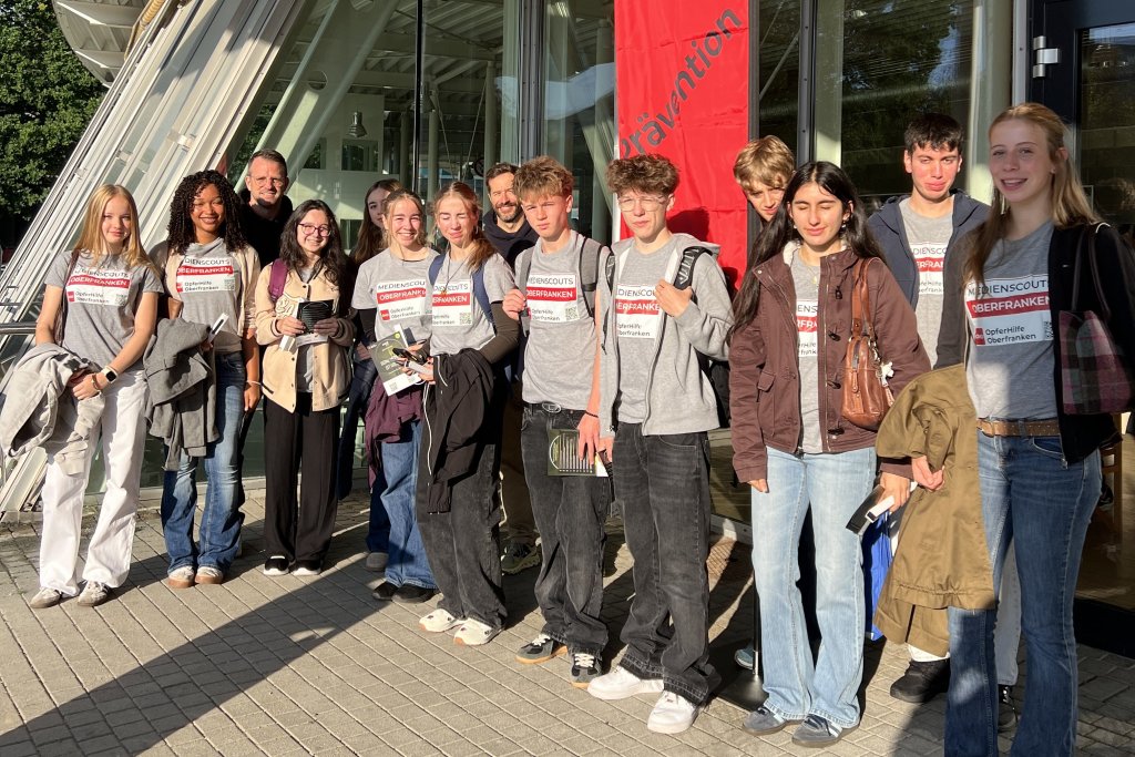 Wenn KI zur dritten Stimme wird - Medienscouts beim Ausbildungstag an der Uni Bayreuth
